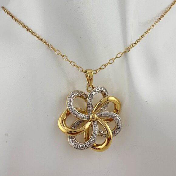 Pretty Two Tone Flower Pendant Necklace 22kt Gold Overlay - Picture 6 of 10